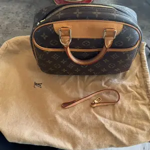 Louis vuitton trouville bag, Limassol — Germasogeia