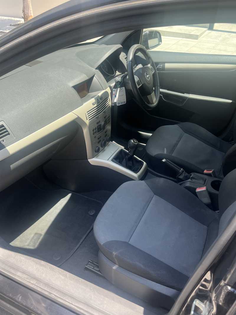 2009 Opel, Vauxhall Astra 1,4L 2009 Cyprus