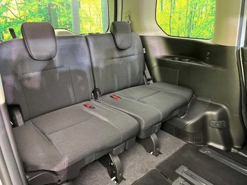 2023 Nissan Serena 2,0L 2023 Cyprus