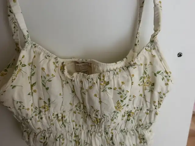 White flowery shirt, Nicosia — Palouriotissa