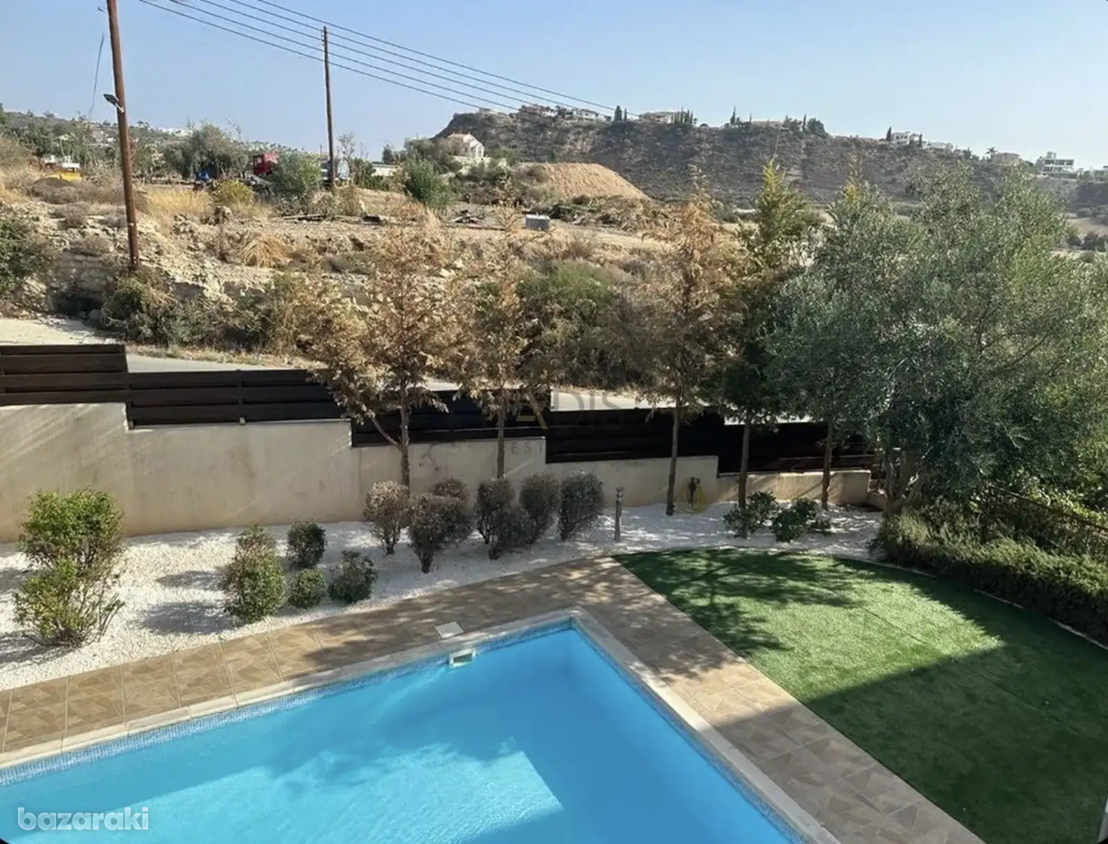 House, 3 bedrooms — 3