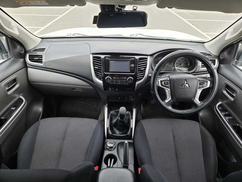 2017 Mitsubishi L200 2,4L 2017 Cyprus