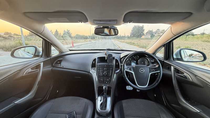 2011 Opel, Vauxhall Astra 1,4L 2011 Cyprus