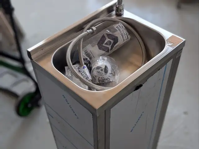 Stainless steel foot operated integral washbasin stainless steel, Επαρχία Λεμεσού — Λεμεσός - Ομόνοια