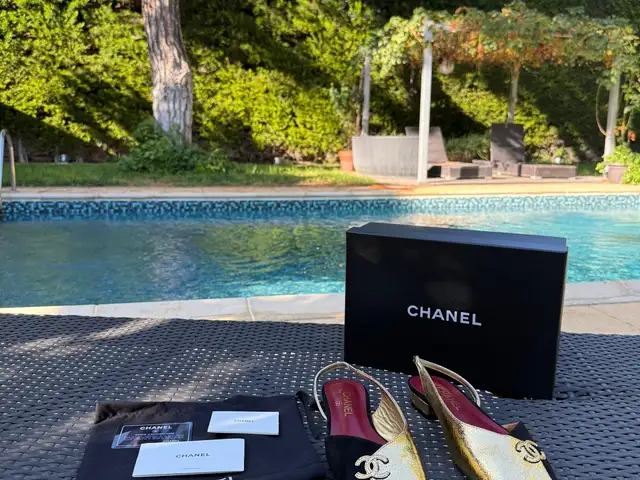 Chanel vintage metallic gold & black cc logo square-toe slingback pumps, Επαρχία Λεμεσού — Μαρίνα Λεμεσού