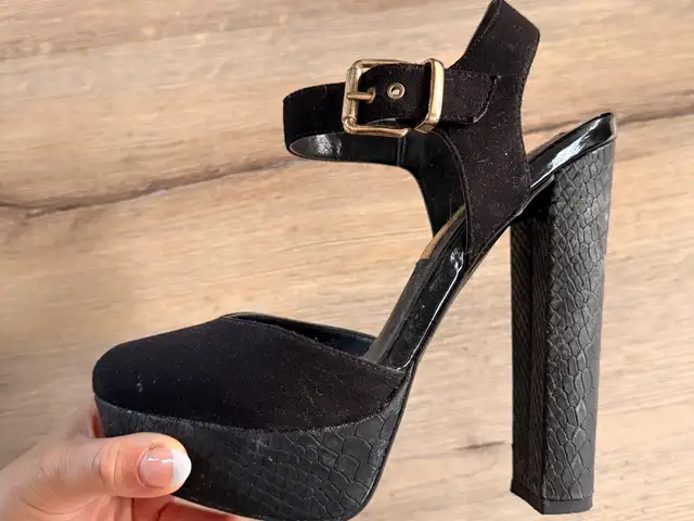 Black suede heels, Επαρχία Λάρνακας — Λάρνακα - Σκάλα