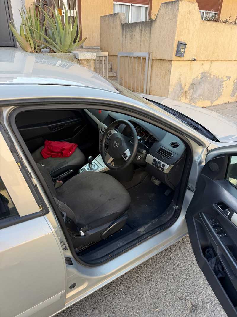 2009 Opel, Vauxhall Astra 1,6L 2009 Cyprus