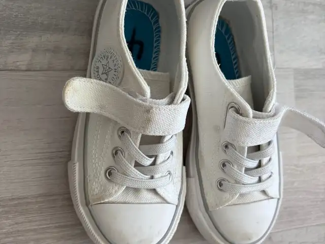 Trainers, no insoles included, Επαρχία Λεμεσού — Λεμεσός - Μέσα Γειτονιά