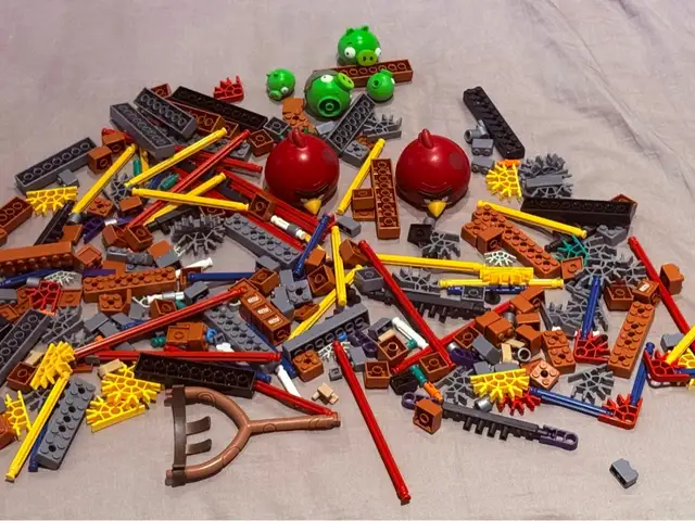 Angry bird bricks, Επαρχία Λευκωσίας — Στρόβολος - Άγιος Βασίλειος