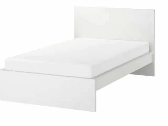 Bed - white - 135, Επαρχία Λευκωσίας — Πέρα Χωριό