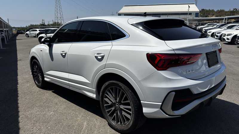 2022 Audi Q3 2,0L 2022 Cyprus