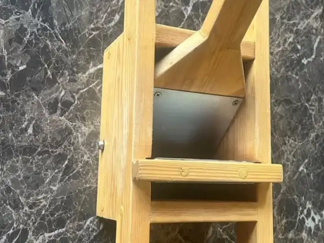 Χειροποίητα Ξύλινα Τσακιστήρια Ελιών, Nicosia — Dali