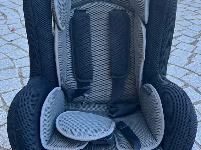 Baby car safety seat 0 to 4 years, Larnaca — Maroni