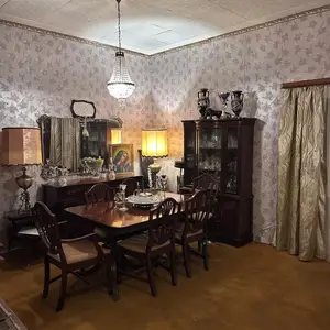 Vintage american walnut dining room furniture set, Larnaca — Drosia