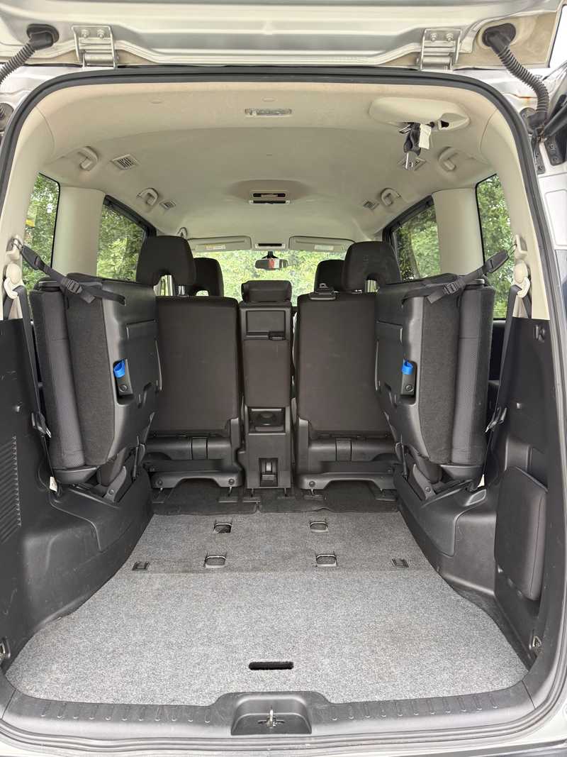 2017 Nissan Serena 2,0L 2017 Cyprus