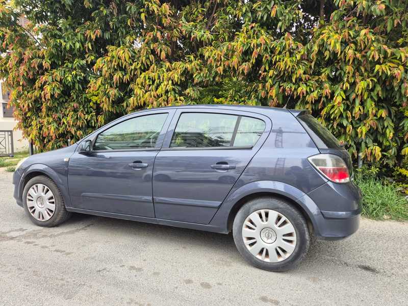 2009 Opel, Vauxhall Astra 1,6L 2009 Cyprus