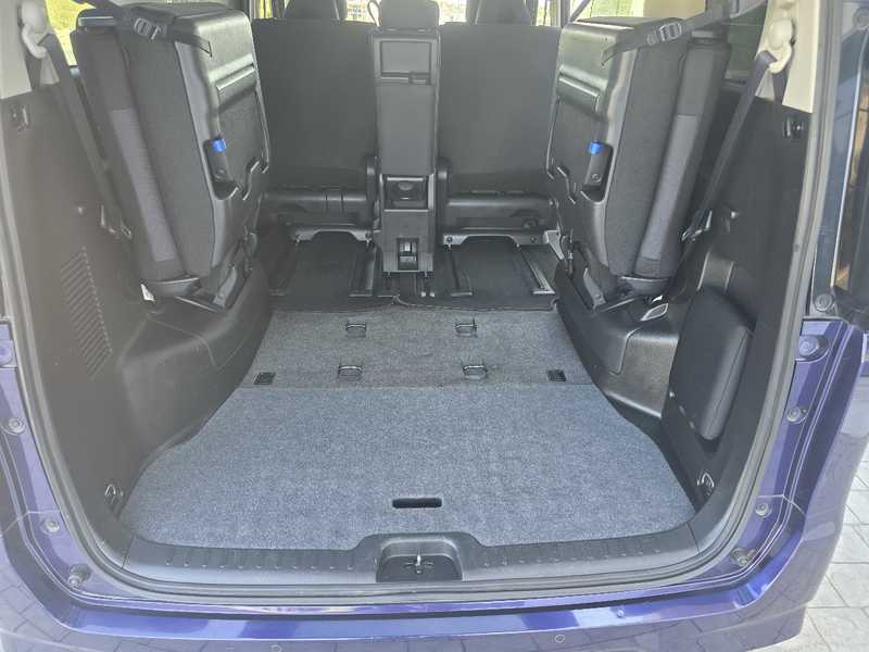 2021 Nissan Serena 2,0L 2021 Cyprus
