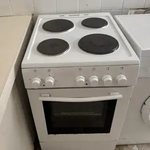 Ηλεκτρική κουζίνα 4 εστιών με φούρνο - πλήρως λειτουργικ, Επαρχία Λεμεσού — Λεμεσός - Καθολική