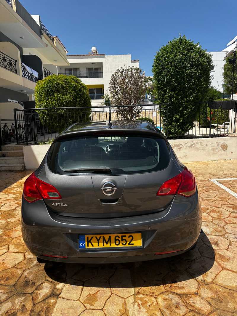 2010 Opel, Vauxhall Astra 1,6L 2010 Cyprus