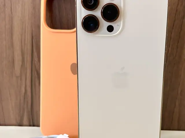 Iphone 13 pro max | 128gb | gold | 100 battery | cable & case | like new, Limassol — Erimi