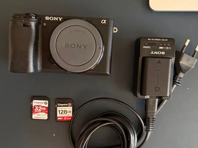 Sony a6400 body + sd cards + 2 batteries, Limassol — Limassol - Agia Zoni