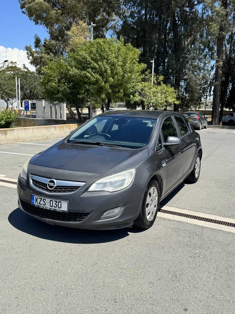 2010 Opel, Vauxhall Astra 1,6L 2010 Cyprus
