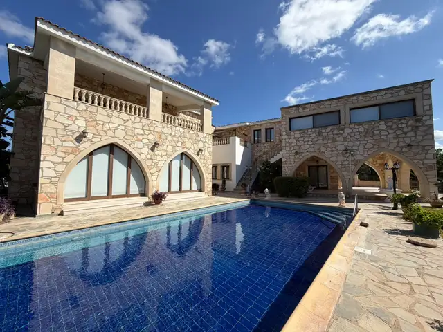 6-bedroom villa to rent, Paphos — Tremithousa