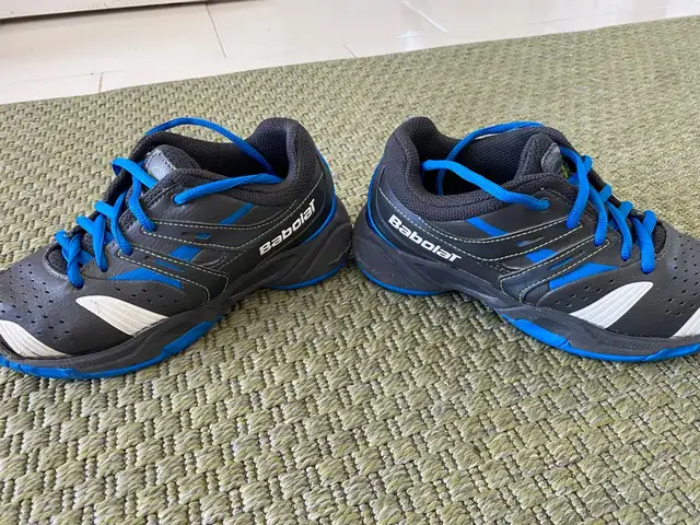 Tennis shoes, size 33, Limassol — Historical Center