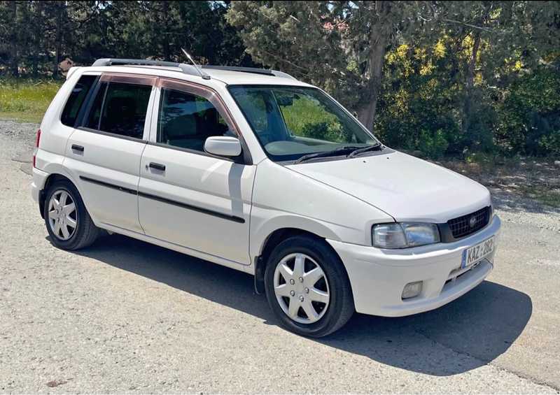 Mazda Demio 1,3L 2001