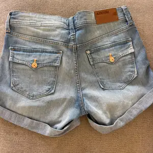 Vintage shorts, Επαρχία Λάρνακας — Αραδίππου - Άγιος Φανούριος