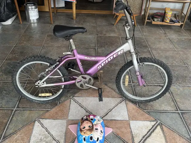 Malibu spider cell 18 kids bmx bike with helmet worth 200, Επαρχία Λεμεσού — Άγιος Αθανάσιος
