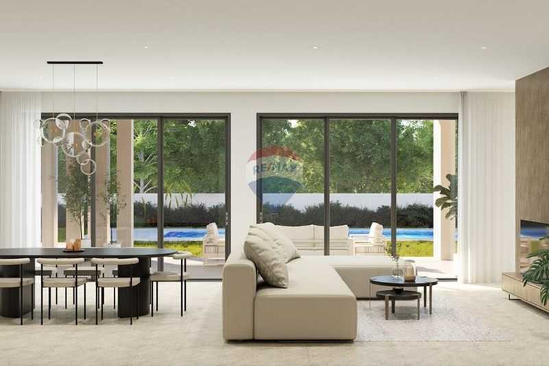 5-bedroom detached house for sale