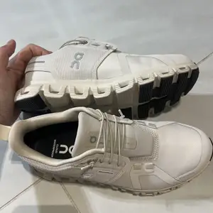 New on running 6 waterproof sneakers 2026 edition - never worn with label, Επαρχία Λεμεσού — Λεμεσός - Μέσα Γειτονιά