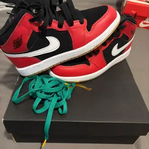 Nike dunk low prm halloween 2021 and air jordan 1 mid black gym red/size35, Larnaca — Larnaka - Skala