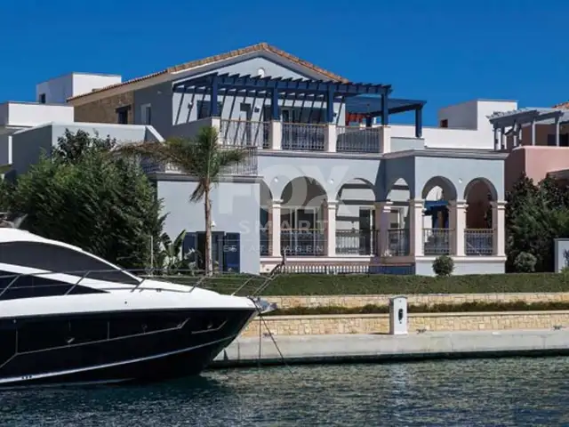 4-bedroom detached house for sale, Limassol — Limassol Marina