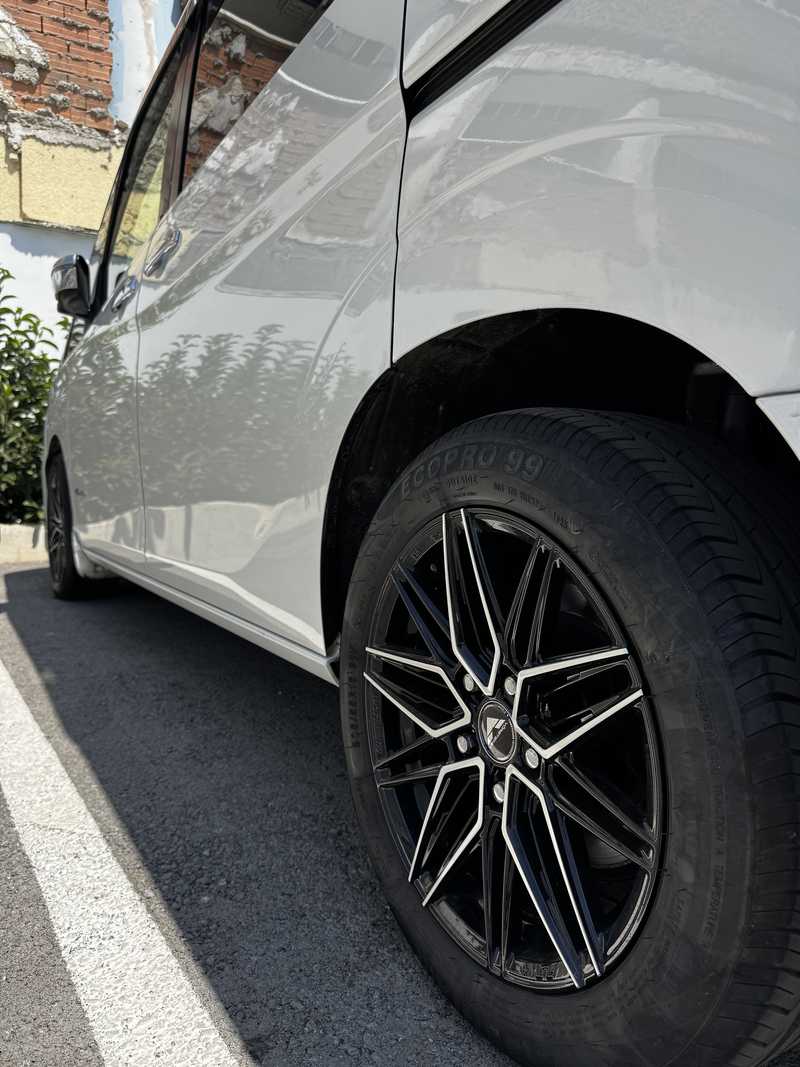 2018 Nissan Serena 2,0L 2018 Cyprus