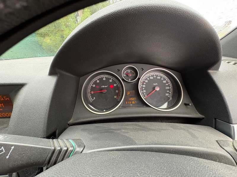 2009 Opel, Vauxhall Astra 1,8L 2009 Cyprus