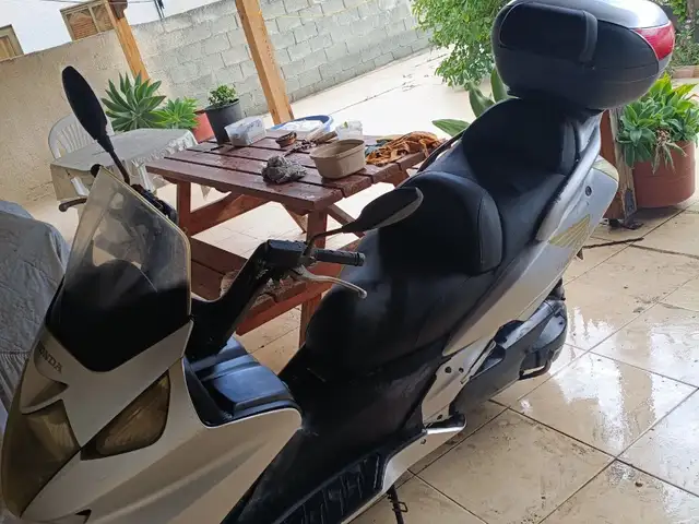 Honda scooter 600 cc, Larnaca — Kornos