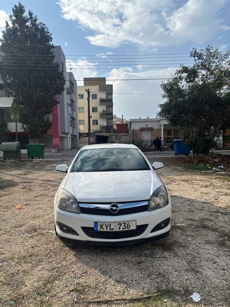 2010 Opel, Vauxhall Astra 1,6L 2010 Cyprus
