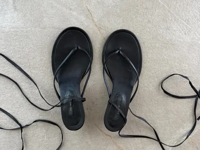 Leather sandals, Επαρχία Λεμεσού — Άγιος Τύχων