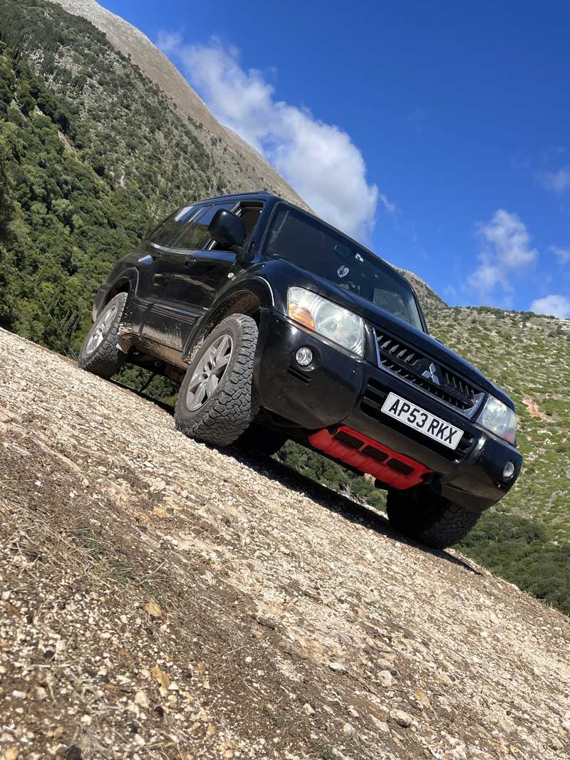 2005 Mitsubishi Pajero 3,2L 2005 Cyprus
