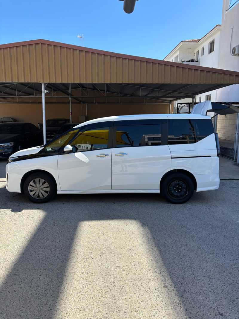 2023 Nissan Serena 2,0L 2023 Cyprus