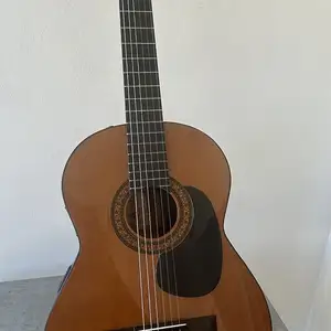 Admira classic spanish guitar 2,000-e, Επαρχία Λάρνακας — Ορόκλινη