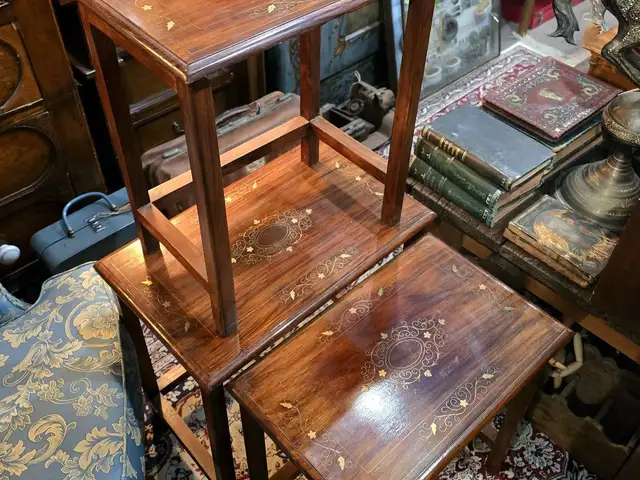 Antique mahogany inlaid nest of three table, Επαρχία Λευκωσίας — Στρόβολος - Δασούπολη