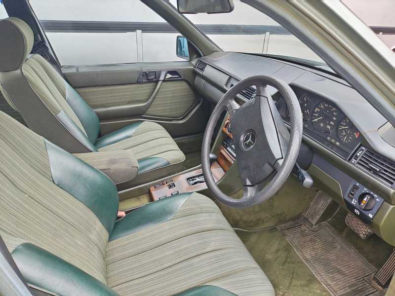 1987 Mercedes-Benz E-Class 2,0L 1987 Cyprus