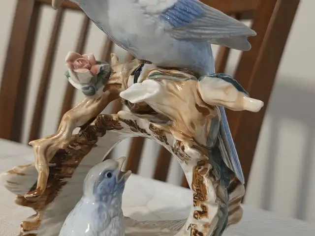 Beautiful vintage porcelain bird & baby, Επαρχία Αμμοχώστου — Παραλίμνι
