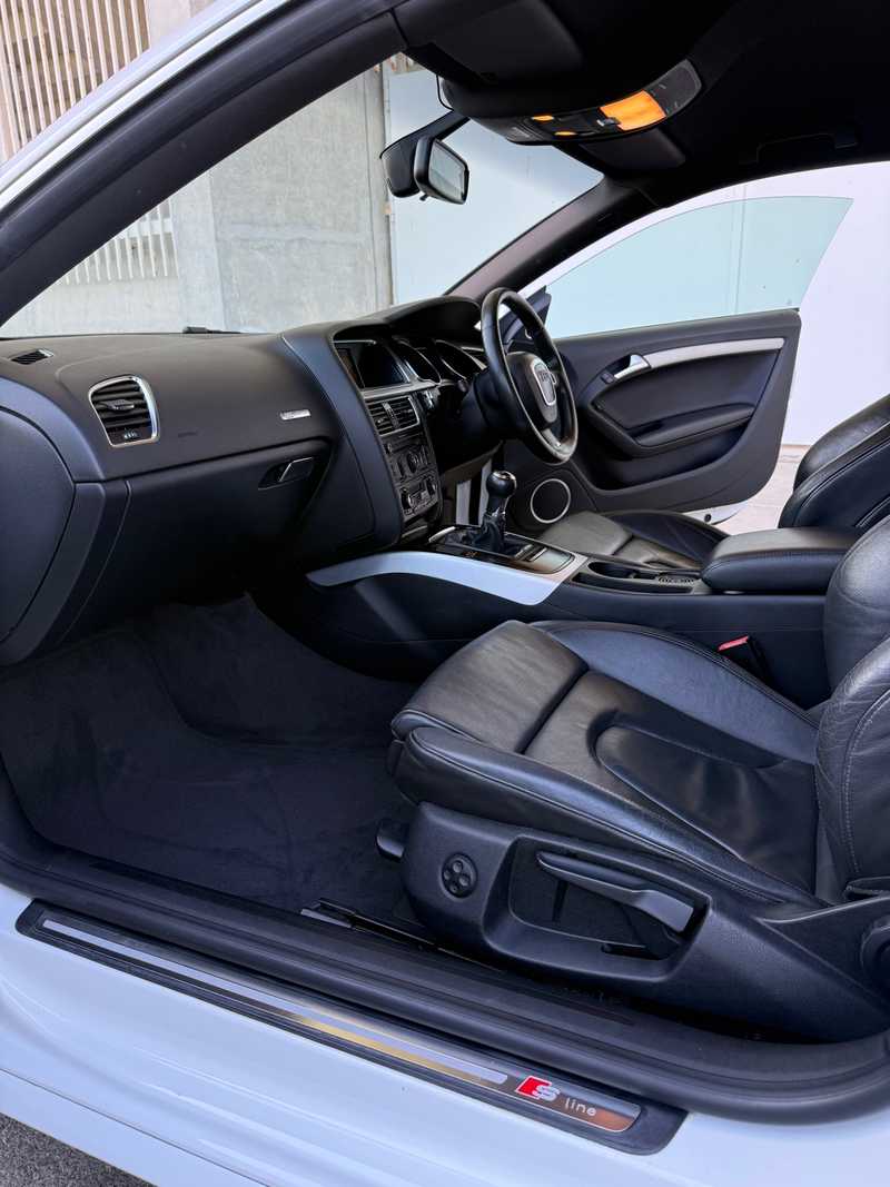 2010 Audi A5 2,0L 2010 Cyprus