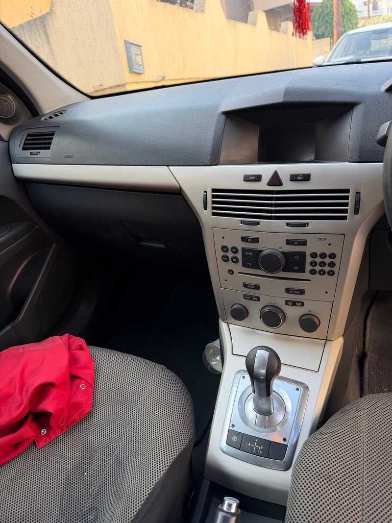 2009 Opel, Vauxhall Astra 1,6L 2009 Cyprus