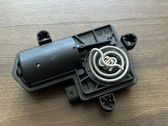 Mercedes a b c e s gla glb amg exhaust system actuator a2909064100, Limassol — Germasogeia
