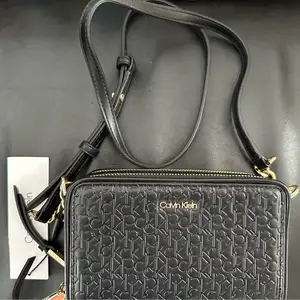 Calvin klein cross body bag, Επαρχία Λάρνακας — Μενεού
